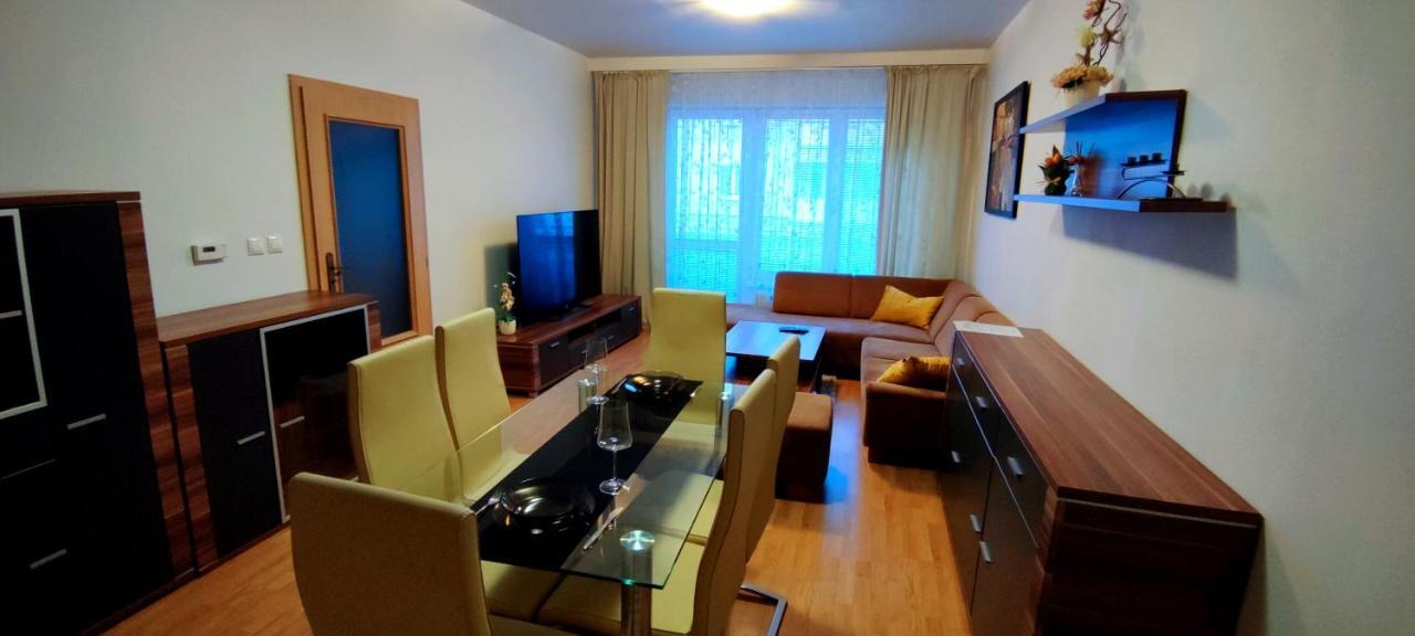 2 Izbovy Byt 60M2 V Centre Na Bakossovej, 24H Self Checkin Apartment Banská Bystrica Exterior photo
