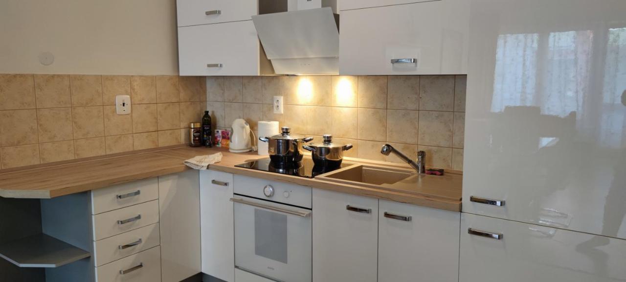 2 Izbovy Byt 60M2 V Centre Na Bakossovej, 24H Self Checkin Apartment Banská Bystrica Exterior photo